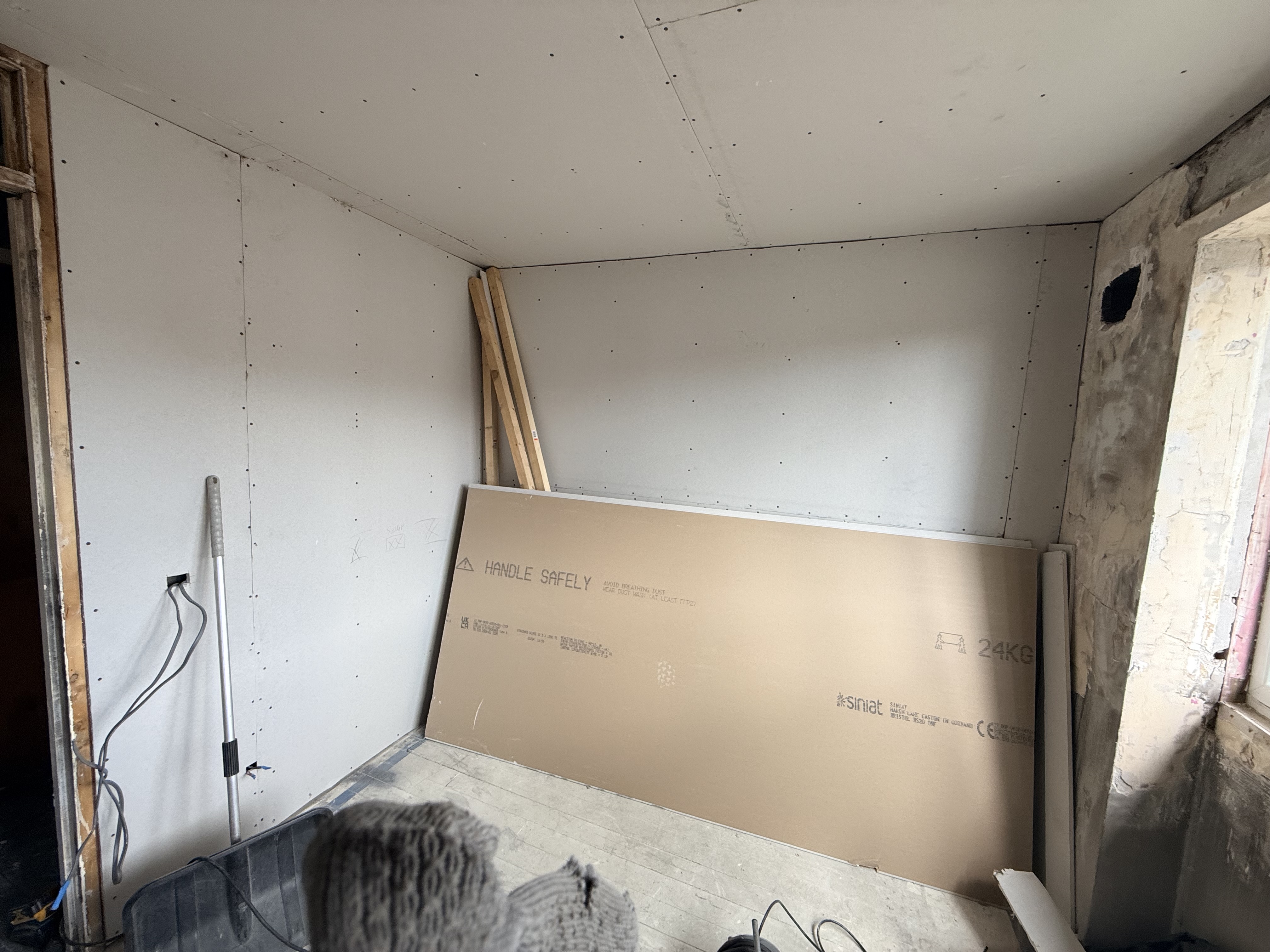 Plasterboard alignment ceiling shot